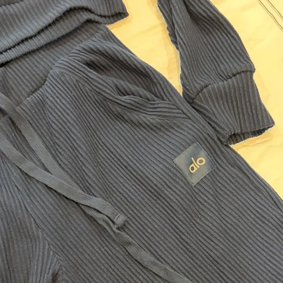 ALO Yoga Charcoal Ribbed Lounge Set - Picture 2 of 5